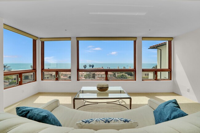 Building Photo - 30 Ritz Cove Dr