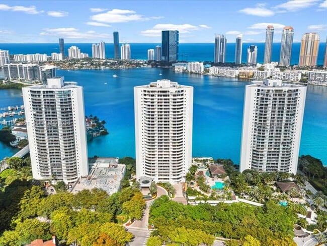 Building Photo - 3000 Island Blvd