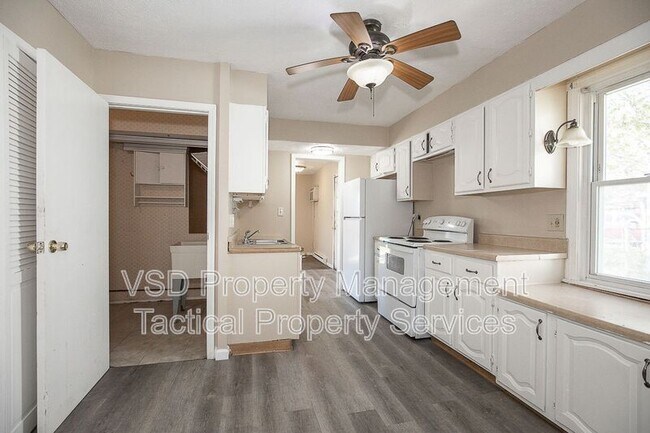 Building Photo - 374 E 232nd St
