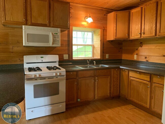 Building Photo - 647 Junaluska Rd