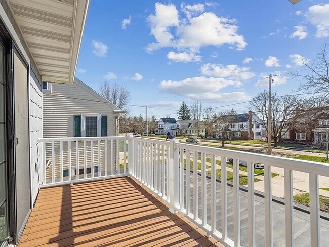 Building Photo - South Grandview