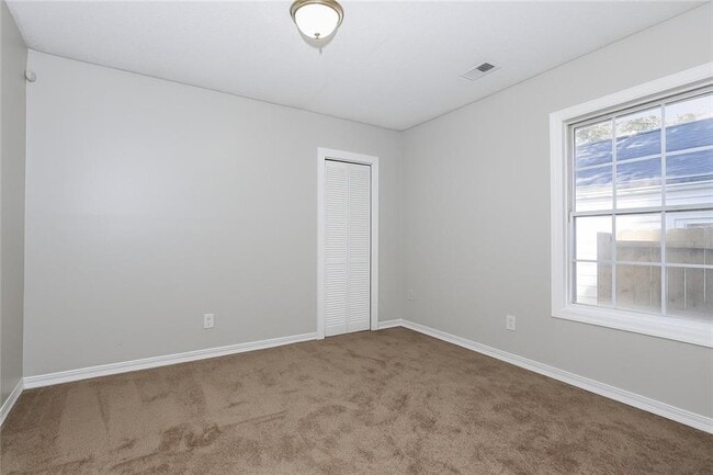 Building Photo - 1056 Grant Way SE