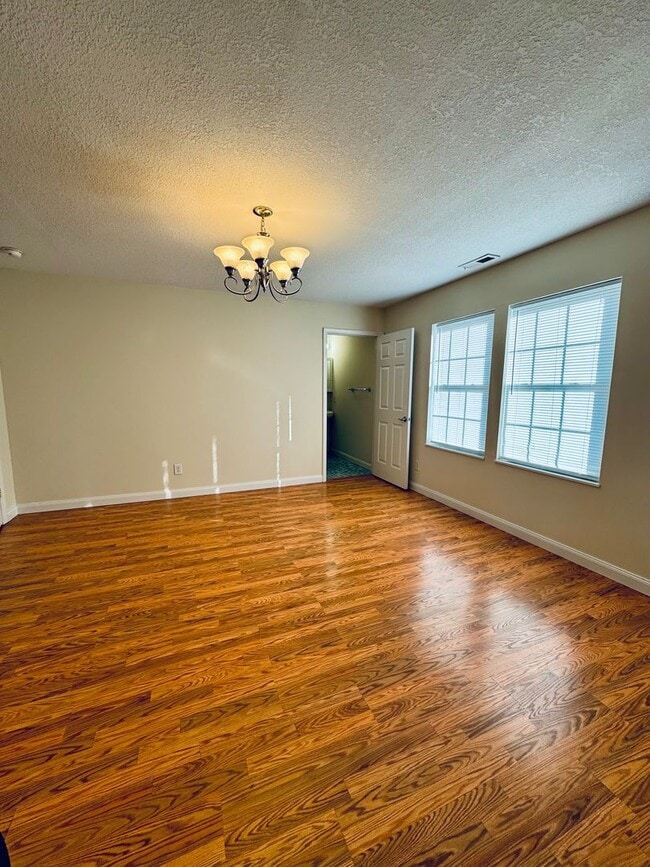 Building Photo - Duplex for Rent in TA school District