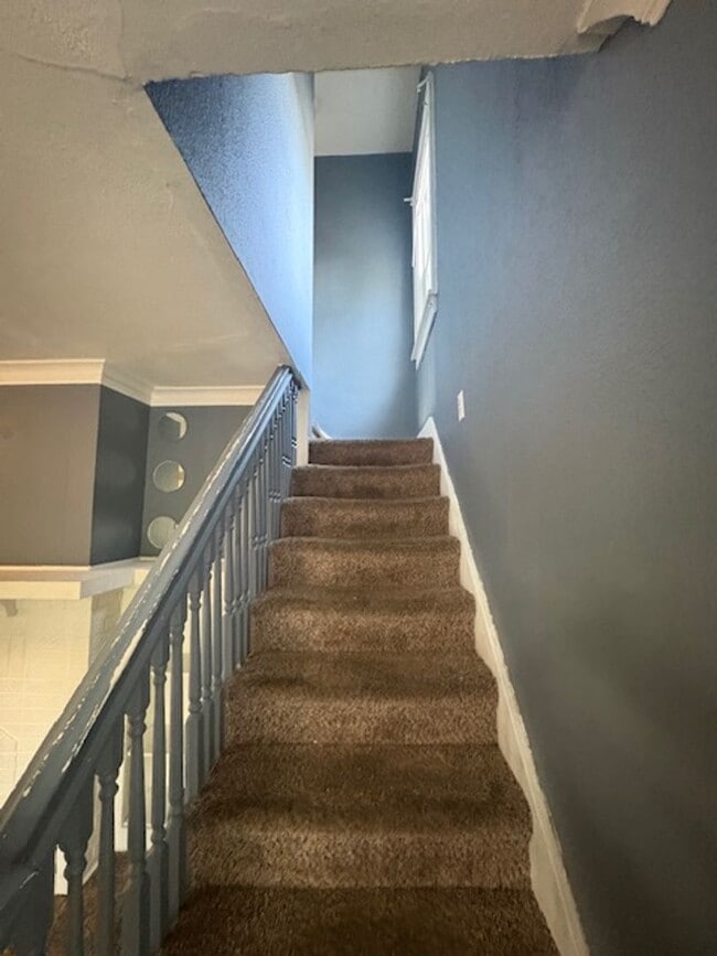 Building Photo - Single-Family 3 bedroom Home