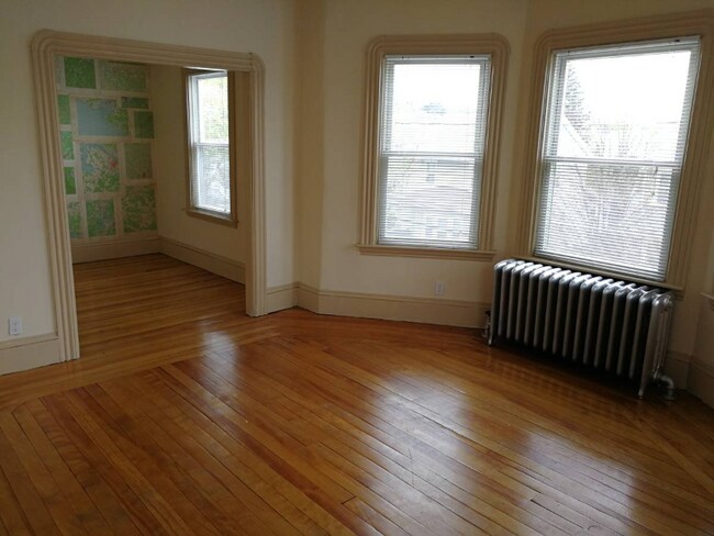 Building Photo - 34 Hume Ave
