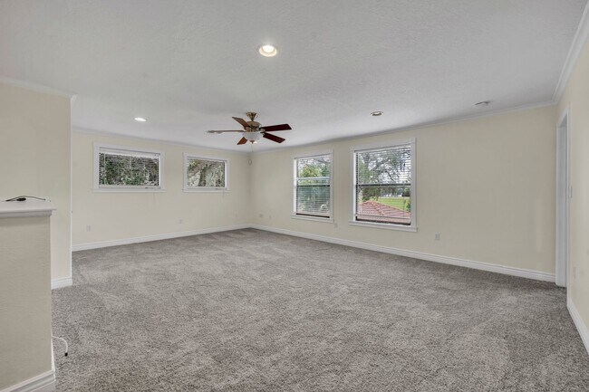 Building Photo - Gorgeous Winter Park Home