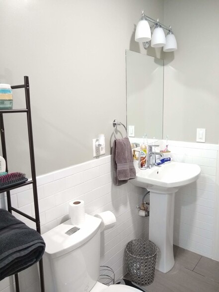 Building Photo - 17 Ashley St