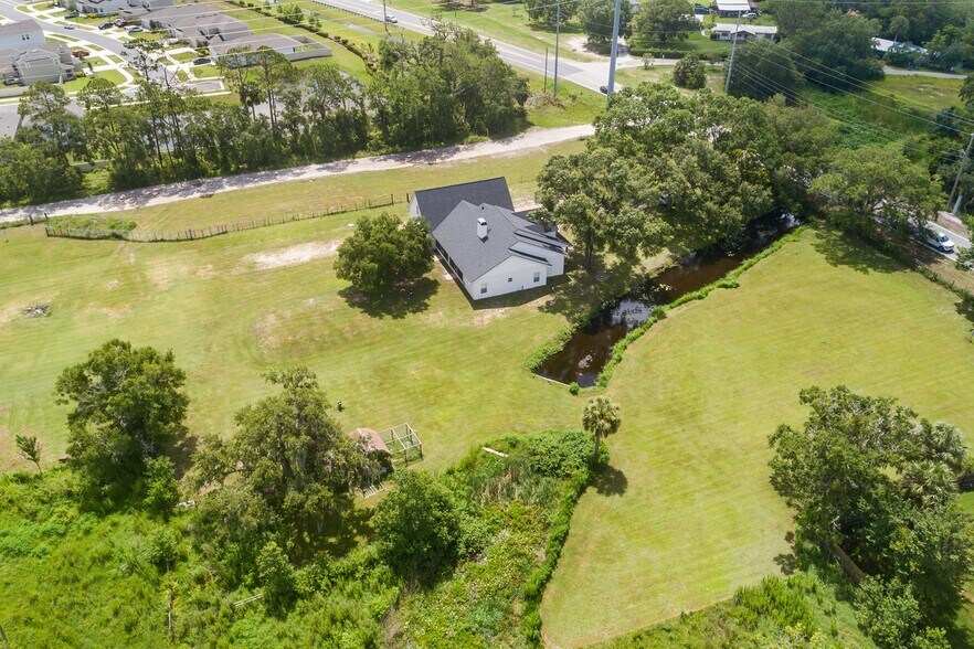 Building Photo - 5820 E Johnson Ave