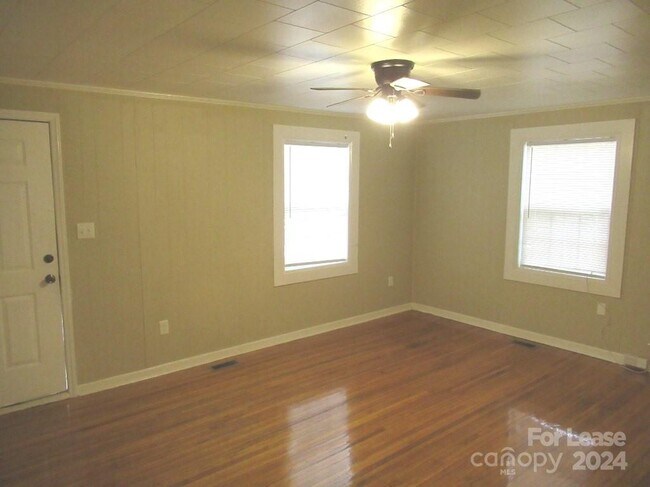 Building Photo - 421 Jennings St