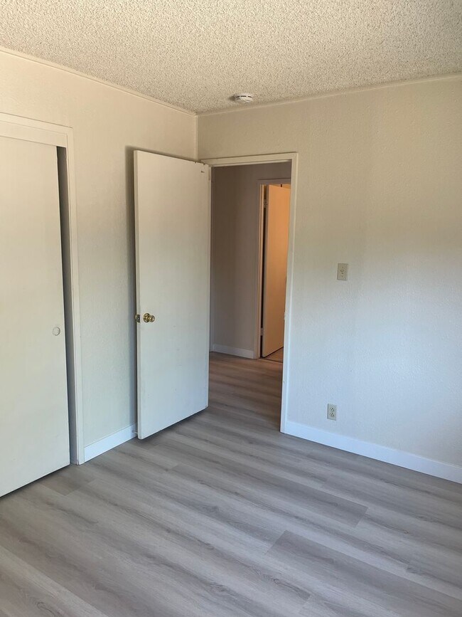 Building Photo - Adeline 615-617