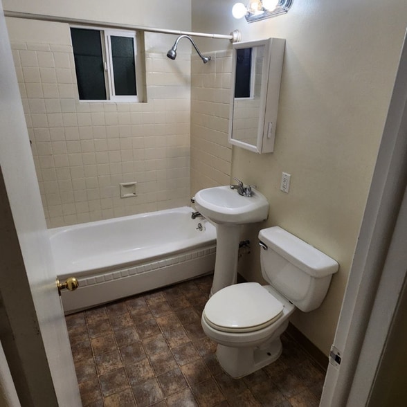 Building Photo - 213 E Coatsville Ave