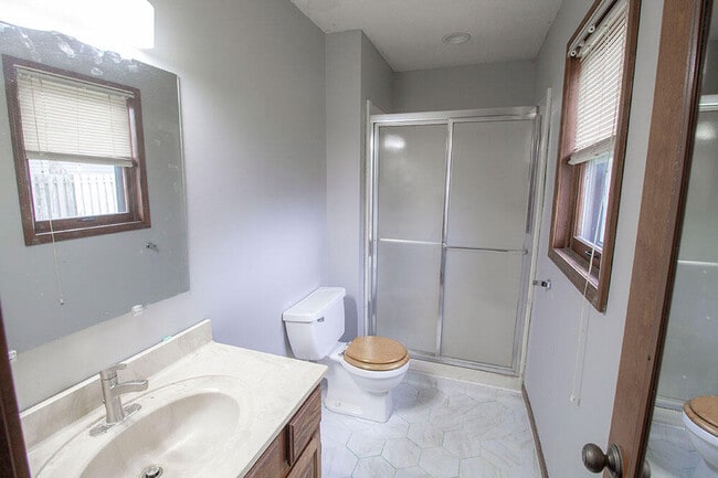 Building Photo - 2011 Bridgewater Dr