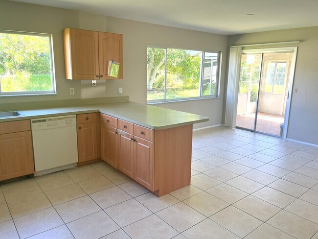 Building Photo - 2901 SW Birtle Ct