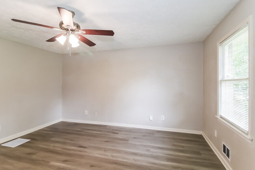 Building Photo - 6183 Fieldcrest Dr