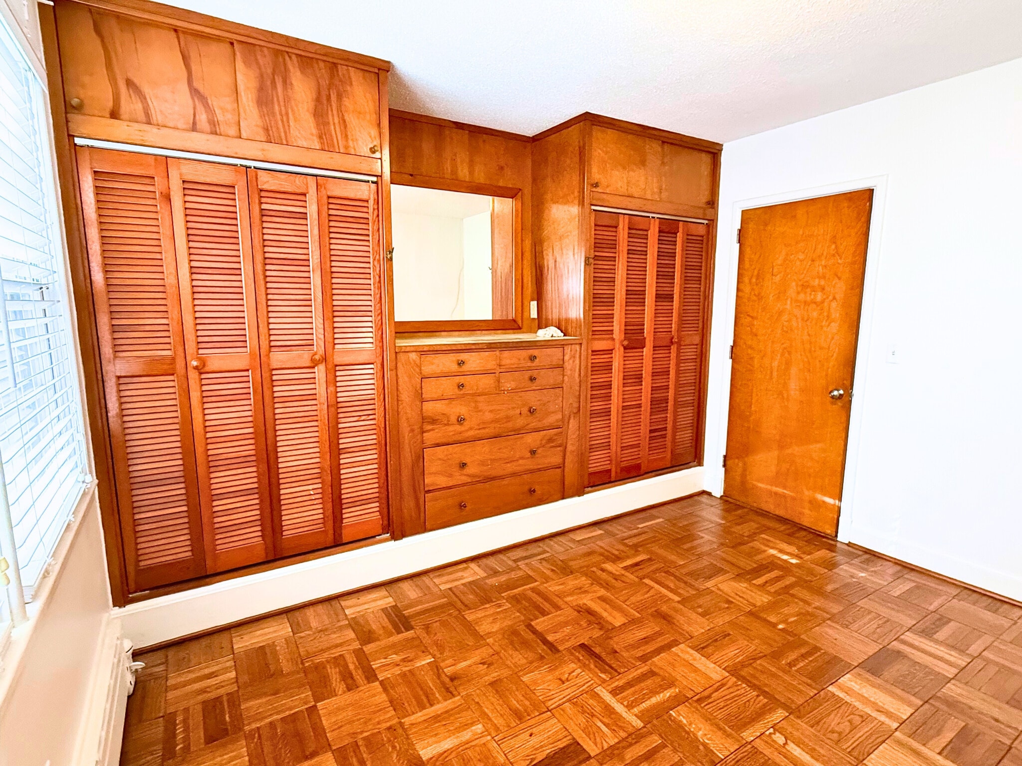 Building Photo - 1400 9th Ave