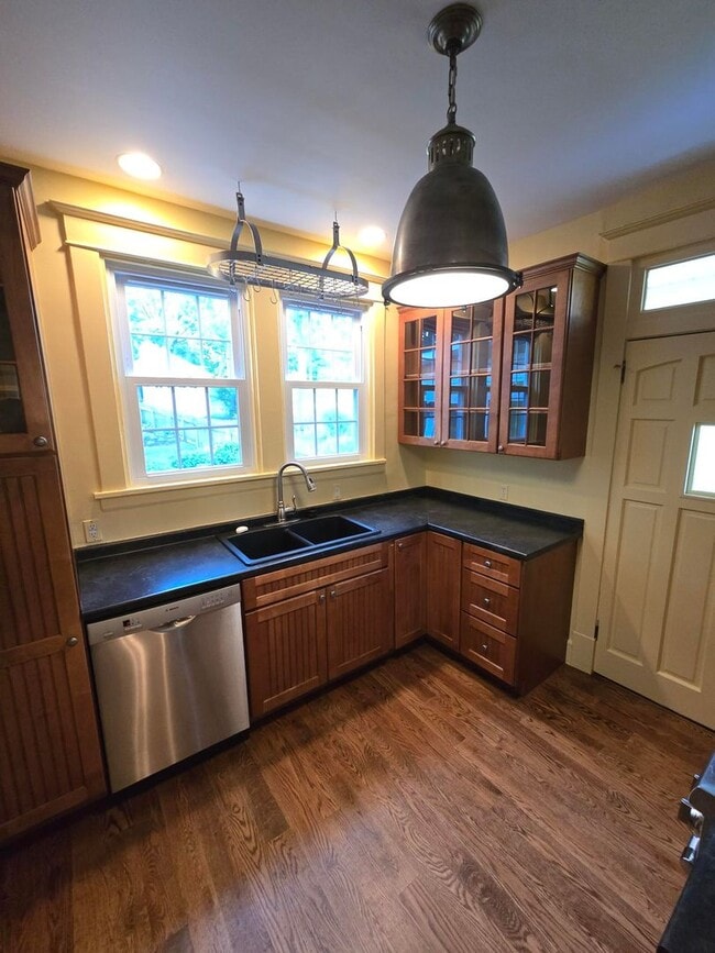 Building Photo - Charming 3-Bedroom Home in Desirable Allis...