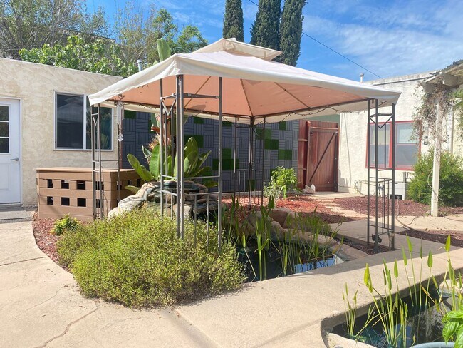 Building Photo - CHARMING! BACKYARD OASIS! REAL HARDWOOD FLOORS! FULL SIZED WASHER/DRYER! OFF OF ADAMS AVE!