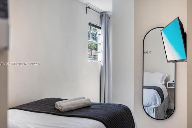 Building Photo - 505 SE 20th St