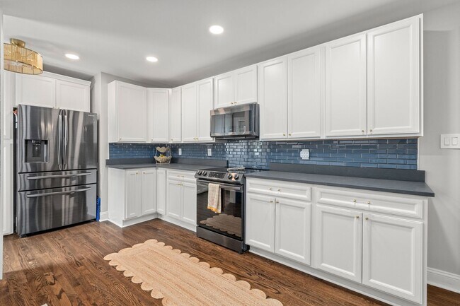 Building Photo - 1126 Pleasant Pines St