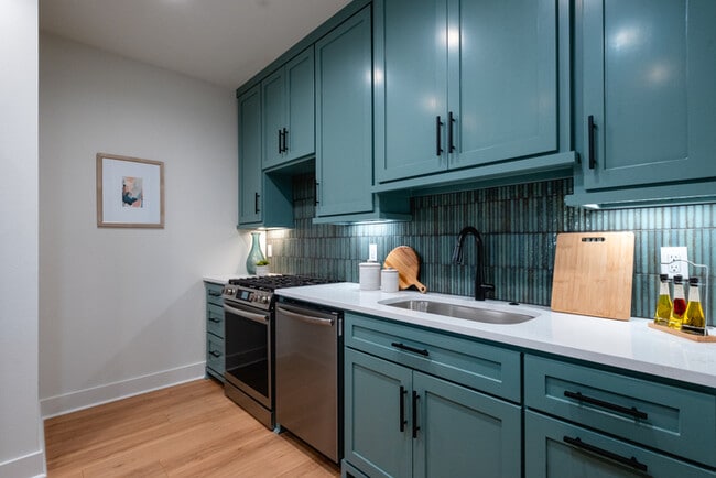 Building Photo - Very nice Newer Construction 3 Bedroom 2.5 Bathroom Townhome in The Heights