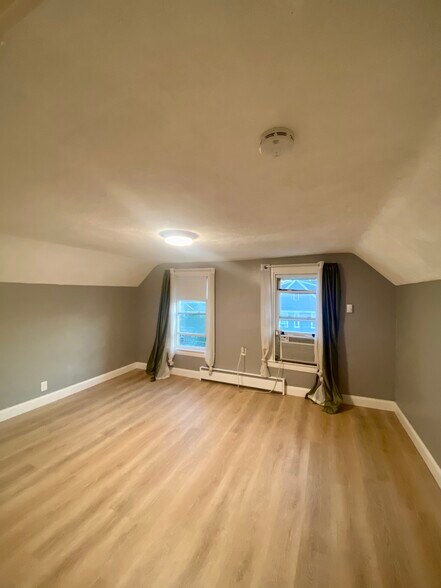 Building Photo - 51 Beacon St