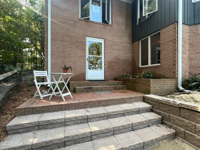 Building Photo - 104 Rolling Hill Ct