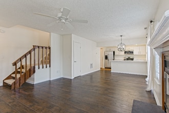 Building Photo - !!!WOW!!! Townhome in Virginia Beach