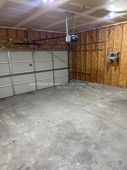 Building Photo - 1450 N Green St