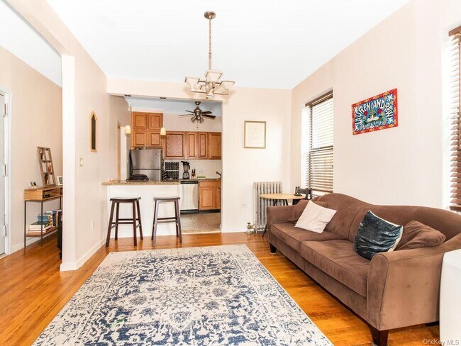 Building Photo - 860 W 181st St