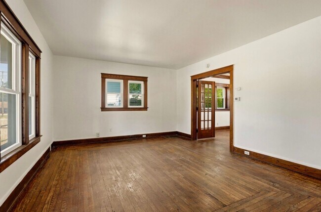Building Photo - Spacious 3-Bedroom Home with Walk-In Closets!