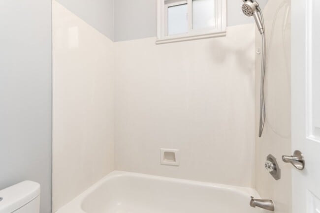 Building Photo - 4 bedoom home with private pool