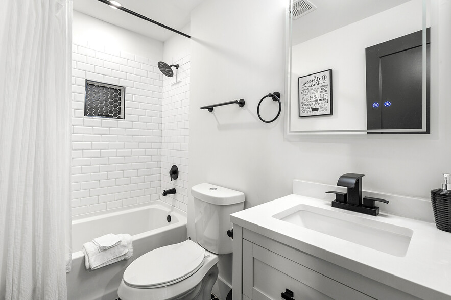 2nd Bathroom (GH) - 2310 Tiger Flowers Dr NW