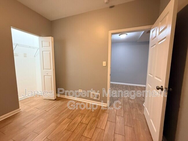 Building Photo - 3112 W Monroe St
