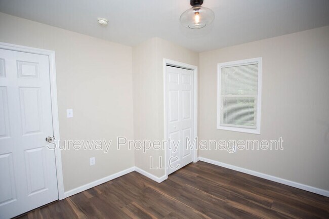 Building Photo - 220 N Locust Ave