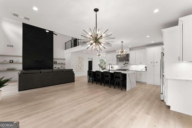 Building Photo - 151 S Pointe Dr