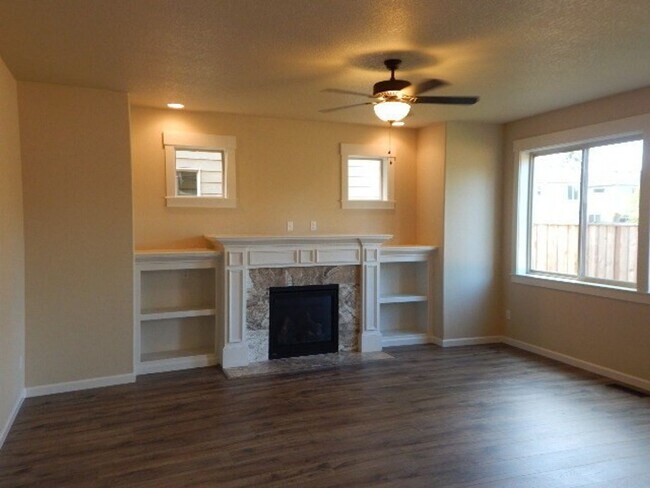 Building Photo - 5 Bedroom Beaverton Home!!!