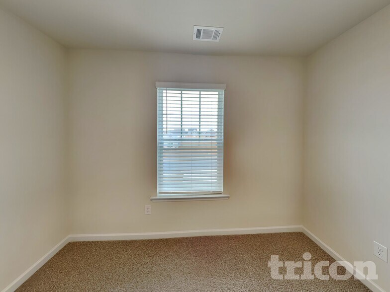 Building Photo - 244 Oliver Dr