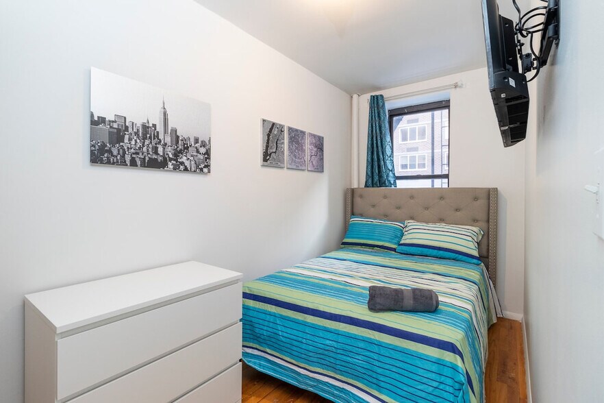 Building Photo - 316 E 96th St