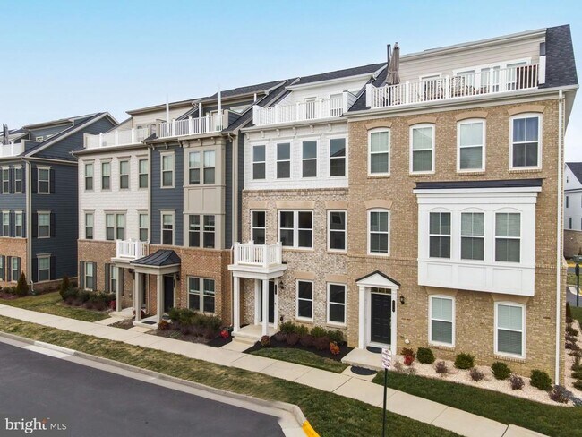 Building Photo - 2056 Alder Ln