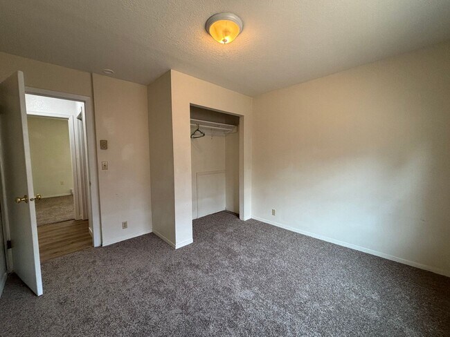 Building Photo - 98 Jackrabbit Ln