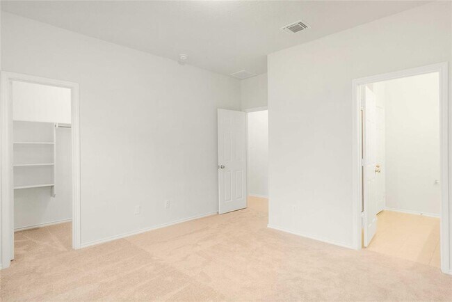 Building Photo - 208 Kildeer Pass