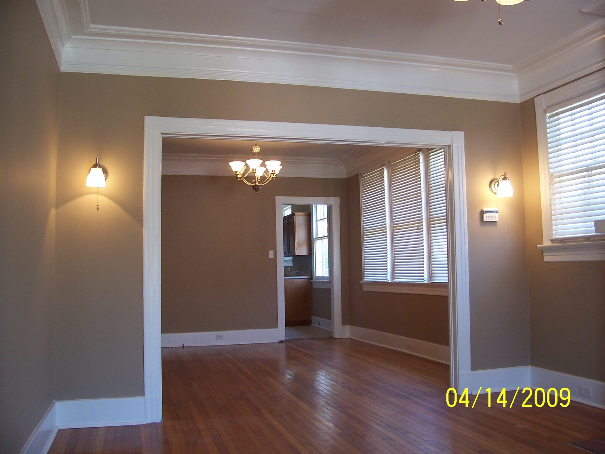 Living/Dining - 4300 S Johnson St