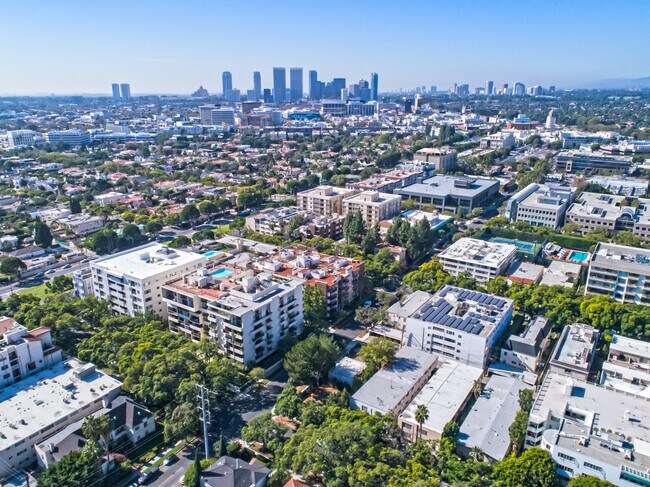 Building Photo - Beverly Ray Apartments
