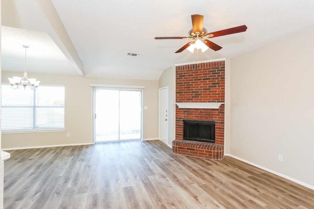 Building Photo - 1041 Glencrest Dr