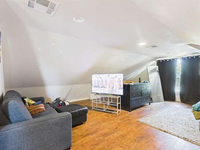 Building Photo - 4604 Avenue H