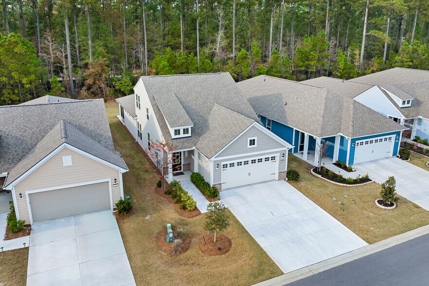 Building Photo - 686 Destiny Dr