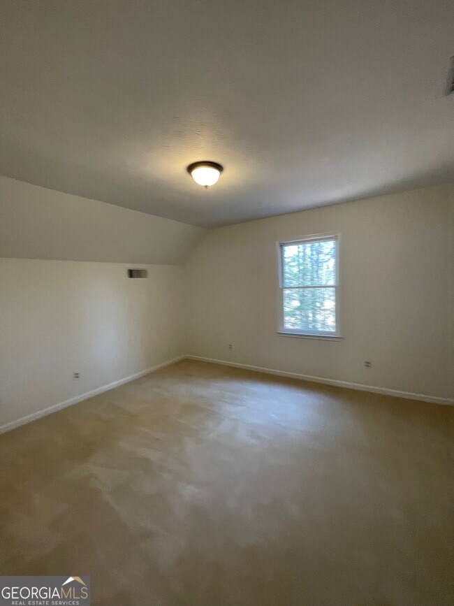 Building Photo - 121 Chipley Creek Dr