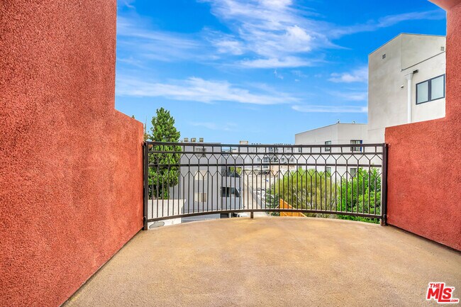 Building Photo - 11124 Burbank Blvd
