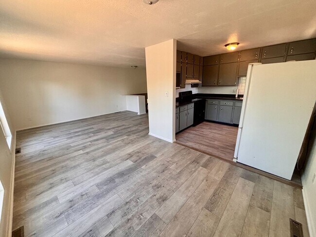 Building Photo - Spacious 4-Bedroom Home in Central Colorado Springs