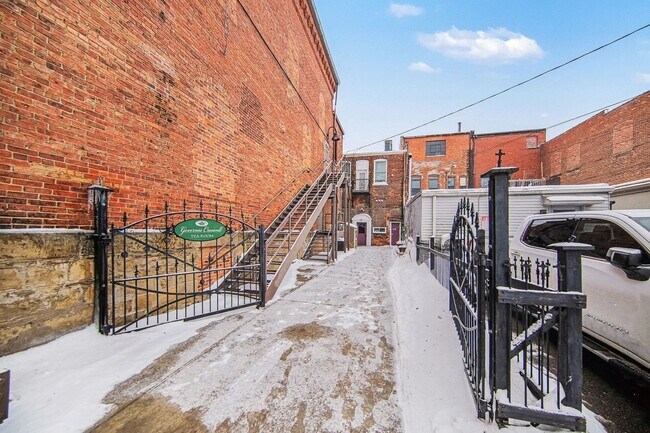 Building Photo - 125 E Maumee St